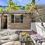 Vakantiehuis Ellen T House *